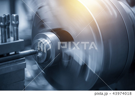 The operation of lathe machine The operation of lathe machine 43974018