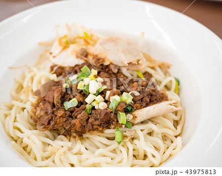 牛肉 ビーフ 中華麺 43975813