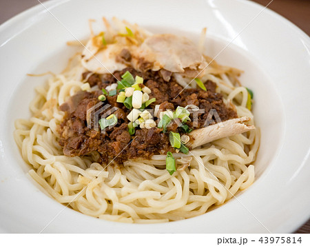 牛肉 ビーフ 中華麺 43975814