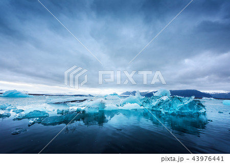 Icebergs in Jokulsarlon glacial lagoon Icebergs in Jokulsarlon glacial lagoon 43976441