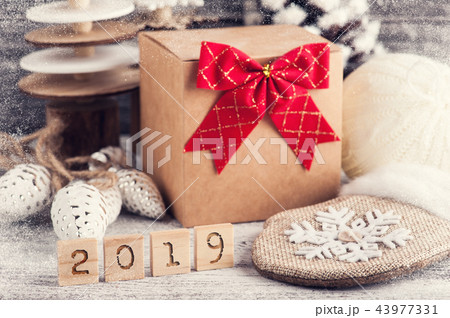 Craft gift box, red bow, wooden christmas trees Craft gift box, red bow, wooden christmas trees 43977331