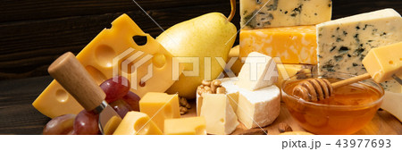 slices of cheese brie or camembert with croissants 43977693