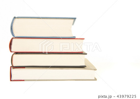 Straight staple of four books seen from the front  43979225