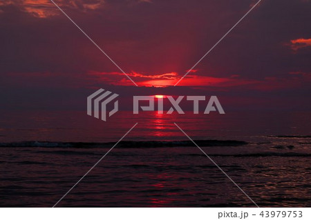 石川県千里浜の夕暮れ 石川県千里浜の夕暮れ 43979753