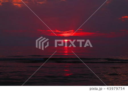 石川県千里浜の夕暮れ 石川県千里浜の夕暮れ 43979754