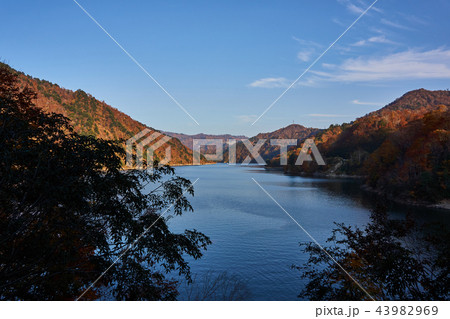 新潟県 紅葉の奥只見湖の写真素材