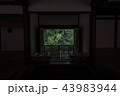 寺の小窓 43983944