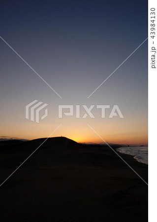鳥取　四季の散歩　冬　砂丘夕景 43984130