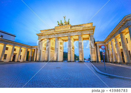 The Brandenburg Gate at night in Berlin, Germany 43986783