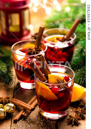 Christmas mulled red wine with spices and oranges Christmas mulled red wine with spices and oranges 43987692