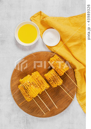 Grilled sweet corn on the sticks 43989326