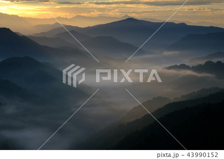 野迫川村の雲海（奈良県吉野郡野迫川村） 43990152