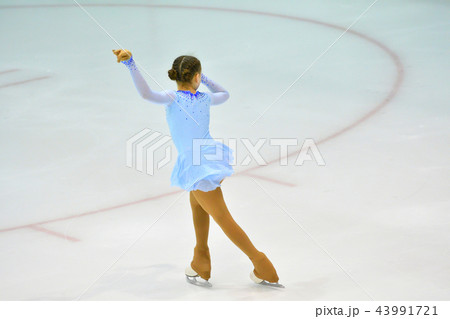 Girl ice skating 43991721