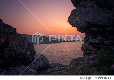 Sunset over the Cornish coast 43994634