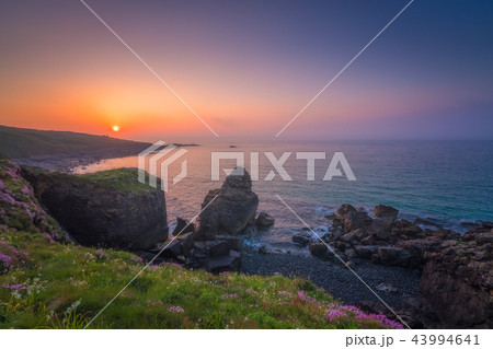 Sunset over the Cornish coast 43994641
