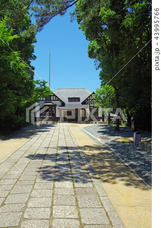 樹々の向こうの長官官舎 樹々の向こうの長官官舎 43995766