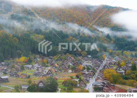 秋の白川郷 43996494