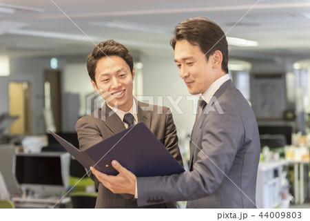 ビジネス　男性　オフィス 44009803
