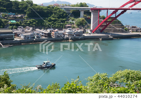 音戸の瀬戸を通る船 44010274