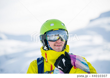 Photo of sportive man with snowboard against background of mountains Photo of sportive man with snowboard against background of mountains 44010307