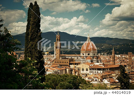 Duomo Santa Maria Del Fiore from mountain 44014019