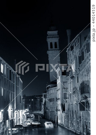 Venice canal night 44014519