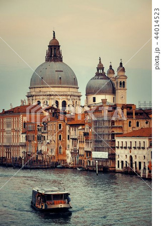 Venice Grand Canal sunrise and boat 44014523