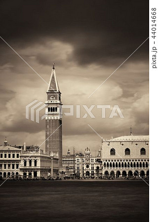 Piazza San Marco waterfront view 44014668