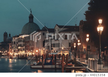Venice canal night 44015358
