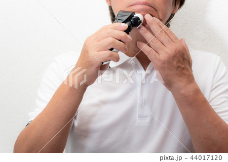 中年男性髭剃り 44017120