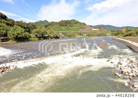 山田堰 福岡県朝倉市の筑後川にある堰 ドローンより空撮 山田堰 福岡県朝倉市の筑後川にある堰 ドローンより空撮 44018208