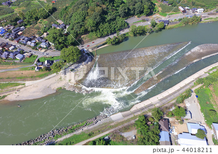 山田堰 福岡県朝倉市の筑後川にある堰 ドローンより空撮 山田堰 福岡県朝倉市の筑後川にある堰 ドローンより空撮 44018211