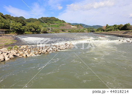 山田堰　福岡県朝倉市の筑後川にある堰　ドローンより空撮 44018214