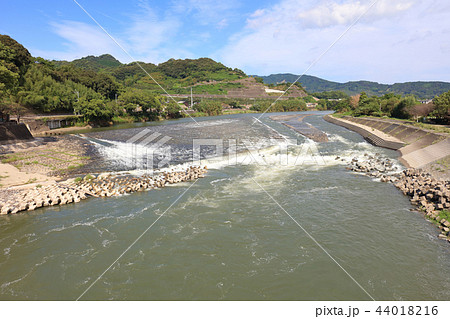 山田堰　福岡県朝倉市の筑後川にある堰　ドローンより空撮 44018216