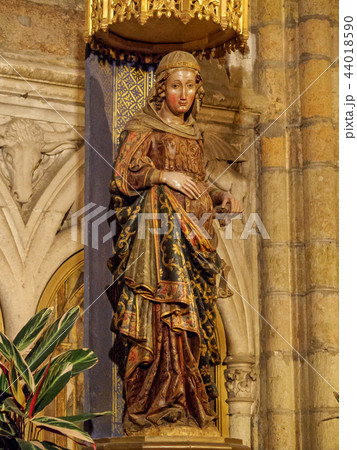 Statue of the pregnant Virgin Mary - Leon Statue of the pregnant Virgin Mary - Leon 44018590