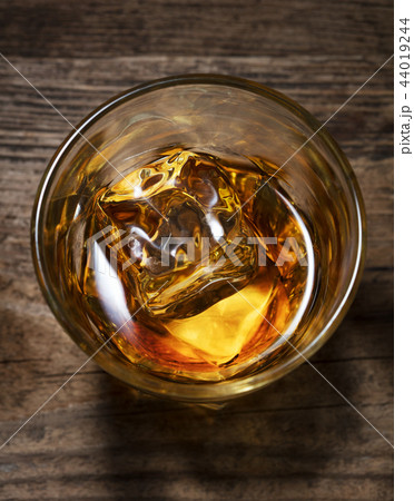 glass of alcohol drink whiskey with ice 44019244