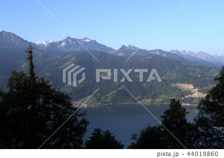 トゥーン湖とベルナーアルプス 44019860