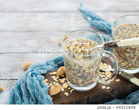 Overnight oat quinoa porridge with coconut milk Overnight oat quinoa porridge with coconut milk 44022808
