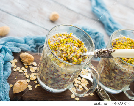 Overnight oat quinoa porridge with coconut milk Overnight oat quinoa porridge with coconut milk 44022810