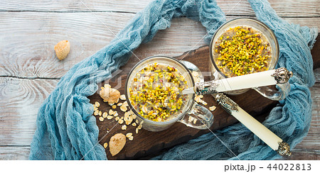 Overnight oat quinoa porridge with coconut milk 44022813