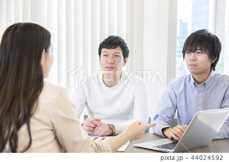 ビジネスシーン　会議 44024592