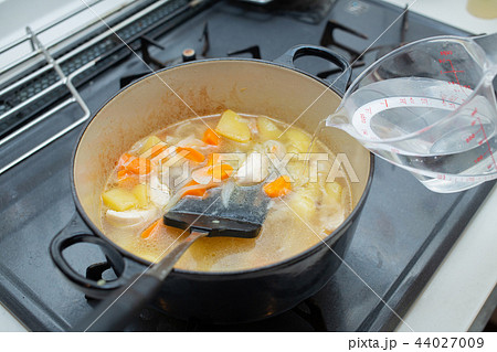 カレー作り カレー作り 44027009