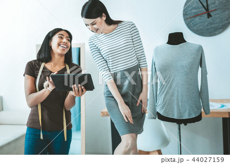 Happy girls working together in salon 44027159