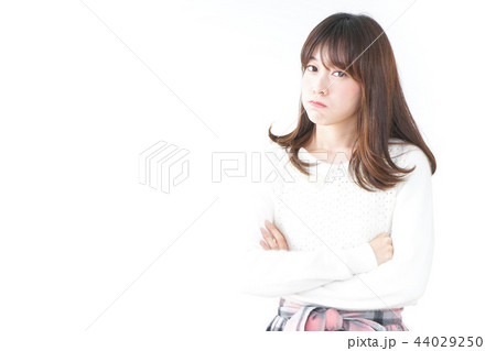 腹を立てる女性 腹を立てる女性 44029250