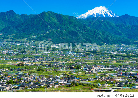 《山梨県》富士山と甲府盆地を一望 《山梨県》富士山と甲府盆地を一望 44032612