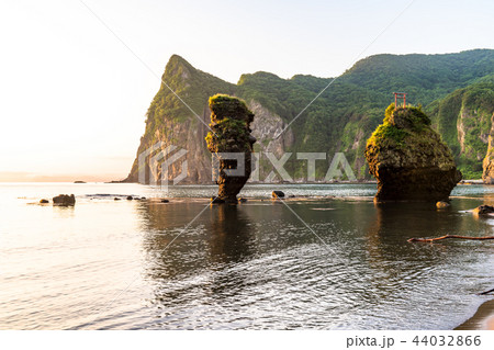 《北海道》えびす岩と大黒岩・朝景 44032866