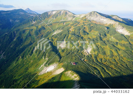 鷲羽岳からの三俣蓮華岳と丸山 44033162