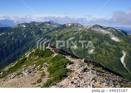 鷲羽山頂からの双六岳と丸山と三俣蓮華岳 44033167