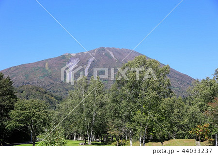 真狩村、羊蹄山自然公園から見る晩夏の羊蹄山 真狩村、羊蹄山自然公園から見る晩夏の羊蹄山 44033237