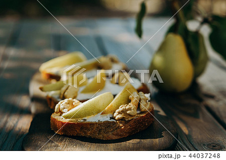 Homemade pear crostini with walnuts and ricotta 44037248